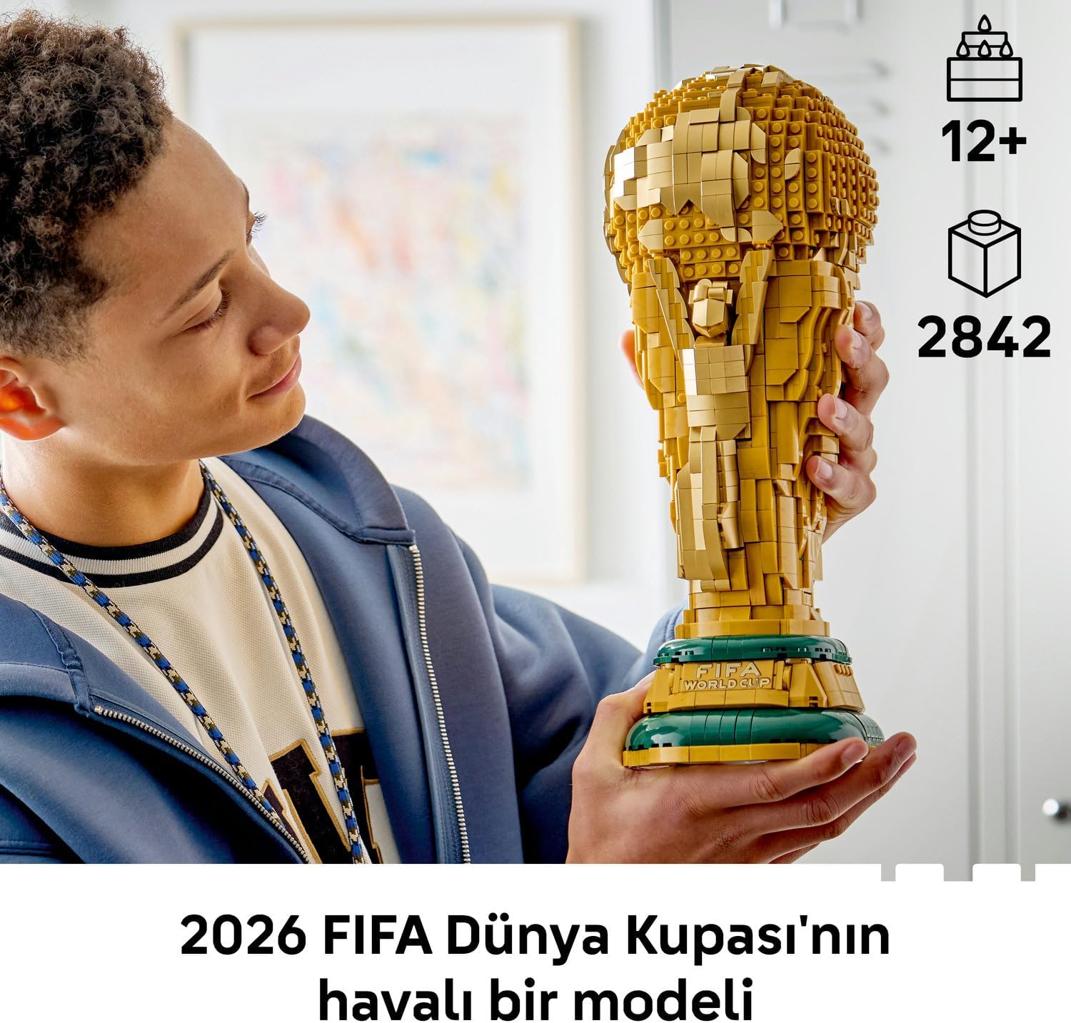 LEGO Editions FIFA Dünya Kupası Resmi Kupa 43020-12 Yaş ve Üzeri Çocuklar için 2 İnsan Figürü, İkonik Küre ve Levha İçeren Yaratıcı Dekoratif Yaratıcı Oyuncak Yapım Seti, Hediye Fikri (2842 Parça)